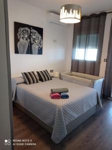 A bed or beds in a room at Villa Alegría