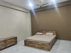 מיטה או מיטות בחדר ב-Mysore Greens