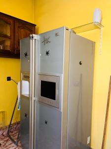 a refrigerator with a microwave on top of it at Villa Naoual in Moulay Bousselham