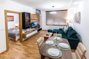TV a/nebo společenská místnost v ubytování Apartman Kolarević