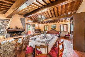 Posezení v ubytování Tenuta Cerbaiola with Pool, Garden & Parking