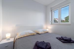 Postel nebo postele na pokoji v ubytování APARTMAN DINO