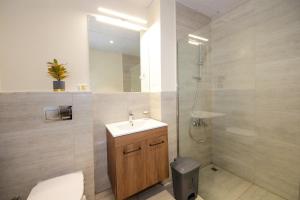 A bathroom at Silk Valley - Furnished 1bhk With Pool And Gym