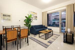 A seating area at Silk Valley - Furnished 1bhk With Pool And Gym