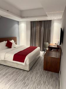 Postel nebo postele na pokoji v ubytování Hotel Omni Residency Baridhara