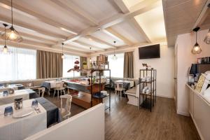 TV a/nebo společenská místnost v ubytování Salzburg Hotel Lilienhof