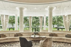 Χώρος καθιστικού στο The Fontenay Hamburg