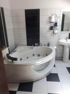 Een badkamer bij Apartman Break 2