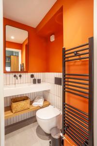 Ένα μπάνιο στο Mazi Rooms Charilaou 2,2
