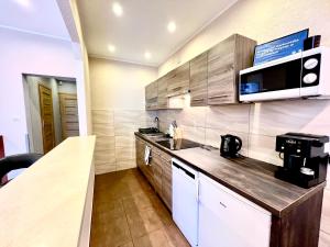 Kuchyň nebo kuchyňský kout v ubytování Apartament Karkonoska 19 Karpacz by Przycup w Karkonoszach Apartamenty Karpacz Centrum Karkonosze
