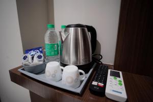 Coffee at tea making facilities sa SUNBRIGHT ROOMS & RESIDENCY