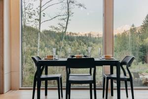 Ресторант или друго място за хранене в 58MF - Wi-Fi - Pets OK - EVC - Amazing Views cabin