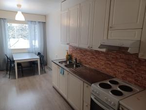 Køkken eller tekøkken på LibO-apartment, Myllymäki 5,19