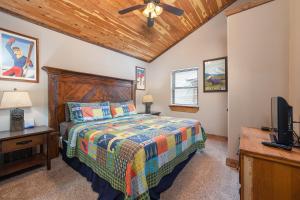a bedroom with a bed and a flat screen tv at Lodge 17 in Branson +30 photos
