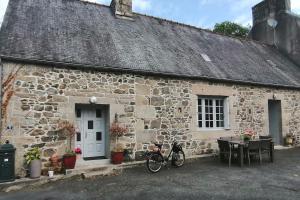 a bicycle parked outside of a stone building at Brittany France 2 Beds Free Wi-Fi - Parking & Garden in La Haye