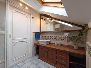 Koupelna v ubytování Casa Olivella + 35 fotografií