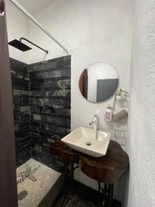 Koupelna v ubytování La Casa de los Abuelos + 62 fotografií