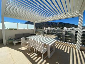 Balkón alebo terasa v ubytovaní Atico Buen Vivir en Marina Real II by Family Homes