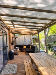 Część wypoczynkowa w obiekcie Mobilhome Camping Biscarrosse 5 étoiles bord du lac
