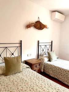 two beds sitting next to each other in a room at Casa Rural Pernales II in Ruidera