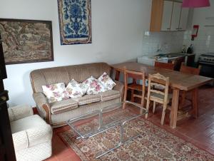 a living room with a couch and a table at Refúgio da Montanha in Sobral