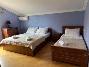 Postel nebo postele na pokoji v ubytování Guesthouse Emilya