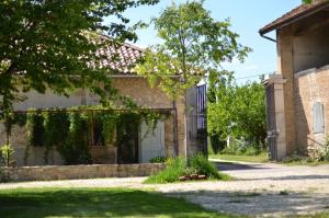 Zahrada ubytování Ferme St Pierre gîte, pisc, repas, 2-3 personnes