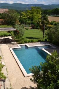 O vedere a piscinei de la sau din apropiere de Ferme St Pierre gîte autonome 2-4 personnes