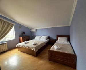 Postel nebo postele na pokoji v ubytování Guesthouse Emilya
