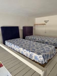 A bed or beds in a room at La Casa di Baia