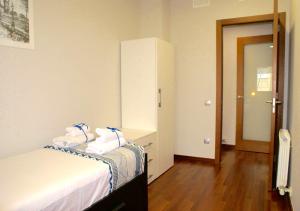 Posteľ alebo postele v izbe v ubytovaní Carmed Homely Apartment by HLCLUB Agency