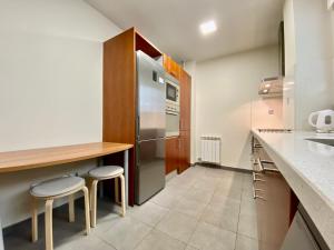 Kuchyňa alebo kuchynka v ubytovaní Carmed Homely Apartment by HLCLUB Agency