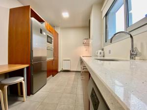 Kuchyňa alebo kuchynka v ubytovaní Carmed Homely Apartment by HLCLUB Agency