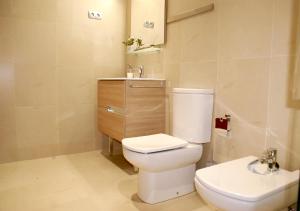 Kúpeľňa v ubytovaní Carmed Homely Apartment by HLCLUB Agency