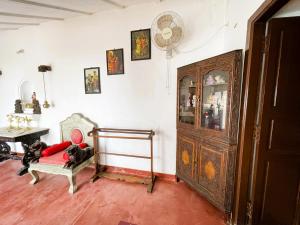 a bedroom with two dogs laying on a bench at Villa Mon Cheri in Pondicherry +9 photos