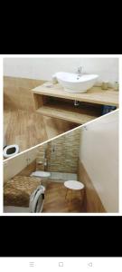 due immagini di un bagno con lavandino e panca di Case vacanza Cilentane a Giungano