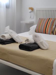 two towels on a bed with a kitten on them at AM Chinorros Square. in Fuengirola
