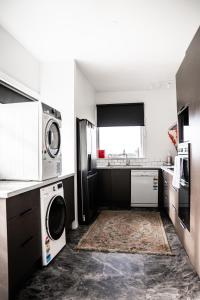 Gallery image of Charming 1920s Villa on Bealey Ave in Christchurch