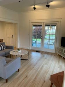 Gallery image of Entire Home for families in Kansas City in Kansas City +36 photos