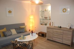 Gallery image of Yellow House close to the beach in Alikanas