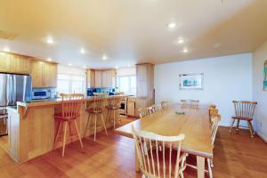 Gallery image of Sushi #9-B in Buxton