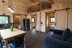 a living room and kitchen of a tiny house at Chalets Lanaudière in Rawdon