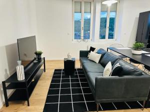 Televisyen dan/atau pusat hiburan di Appartement V - Haut Standing Proche Luxembourg et Cattenom