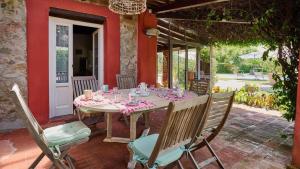 a table and chairs on the patio of a house at Casa Rocchi in Capannori