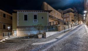 an empty street in a city at night at Vecchio Calzaturificio Verducci Affittacamere in Montegranaro