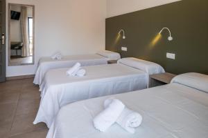 Cama o camas de una habitación en Hostal Alicante