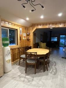 Afbeelding uit fotogalerij van Duck Bay Waterfront Retreat in Waubaushene