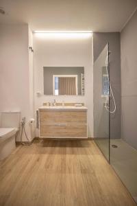 a bathroom with a tub and a sink and a mirror at Loft de diseño junto a la dama de Elche in Valencia
