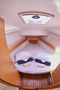 an overhead view of a boat with two seats at Bed on Boat 36031 corfu in Ágios Rókkos