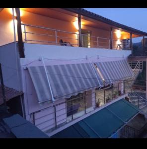 an overhead view of a building with a swimming pool at Guest House Bumbli in Berat